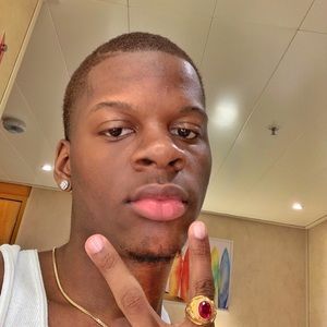 Meet your Posher, Devonte